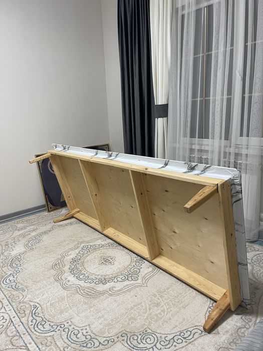 Стол  қонаққа арналған