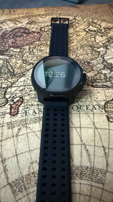 Смарт часы  Suunto Race