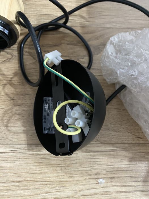 Lustra pendul valeria . Nou nout , lungime 1500mm / 180 Ømm.Negru-maro