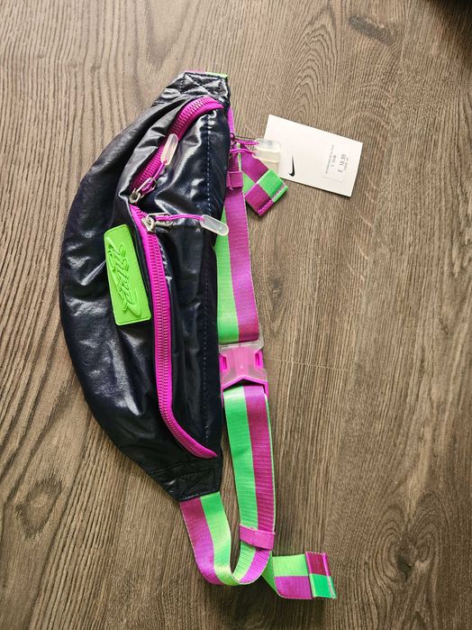 Чантичка за кръста от Nike