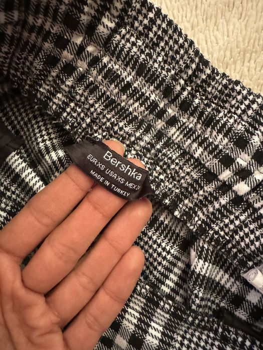 Pantaloni noi Bershka XS