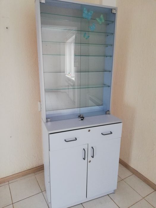 Продаются витрины 2шт