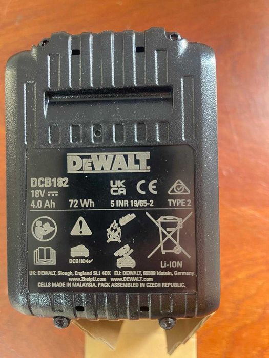 Acumulator DeWalt DCB182 de 18V 4,0 Ah XR Li-Ion (compatibilă cu toate uneltele fără fir DeWalt din seria XR de 18,0 volți )