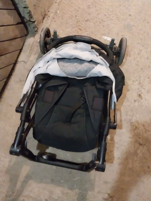 Лятна количка в черно90лв