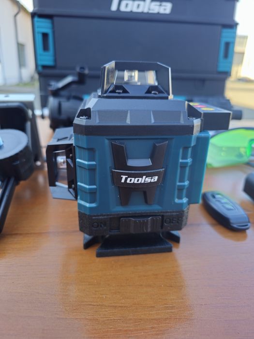 Самонивелиращ се 4D лазерен нивелир Toolsa с 16 линии + Тринога 100см