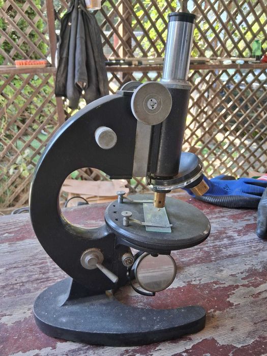 Vanzare microscop vintage