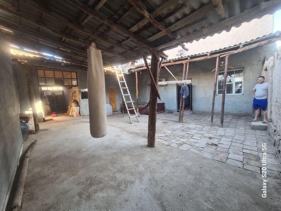 Ichan qala ichida uy sotiladi