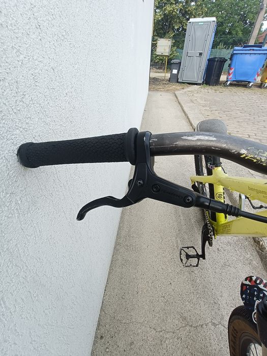 Vând dirt jumper