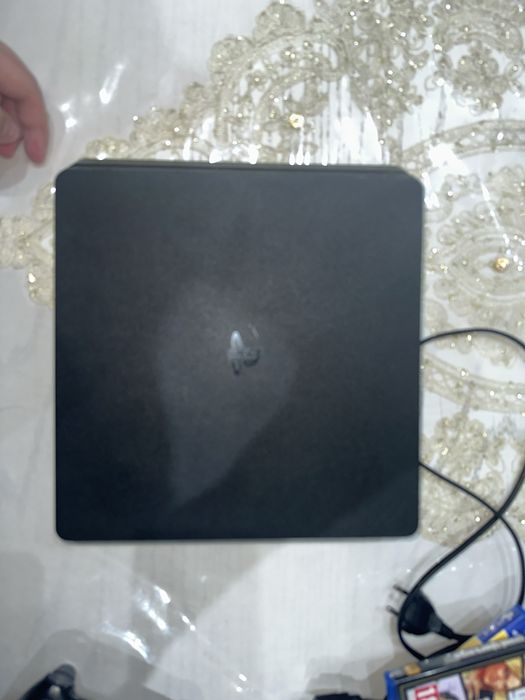 PlayStation 4 slim 500 gb