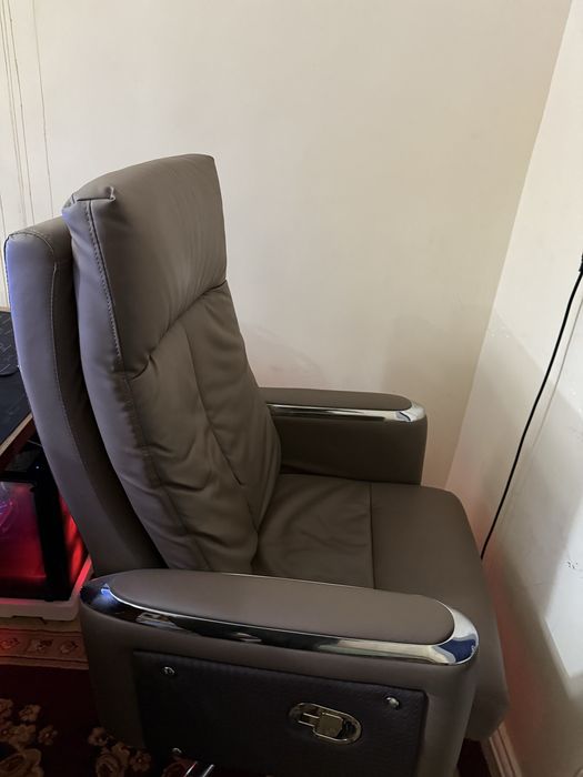 Комплект и внутри кресло колонки научный клавиатуры мишка