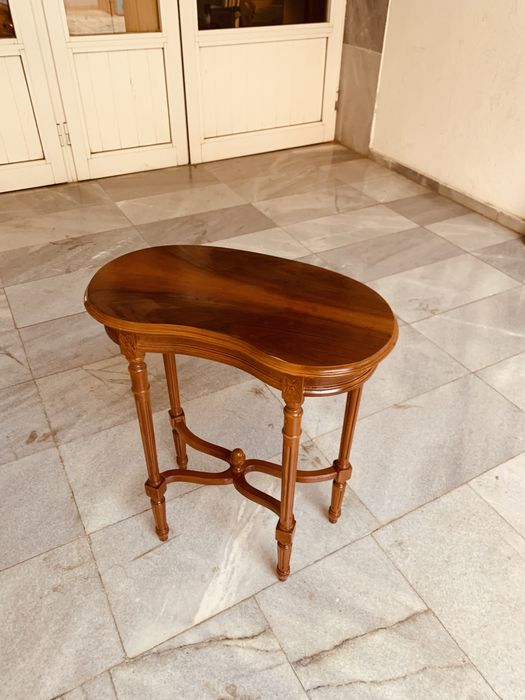 Антикварна едуардиянска бъбрековидна помощна маса – орех