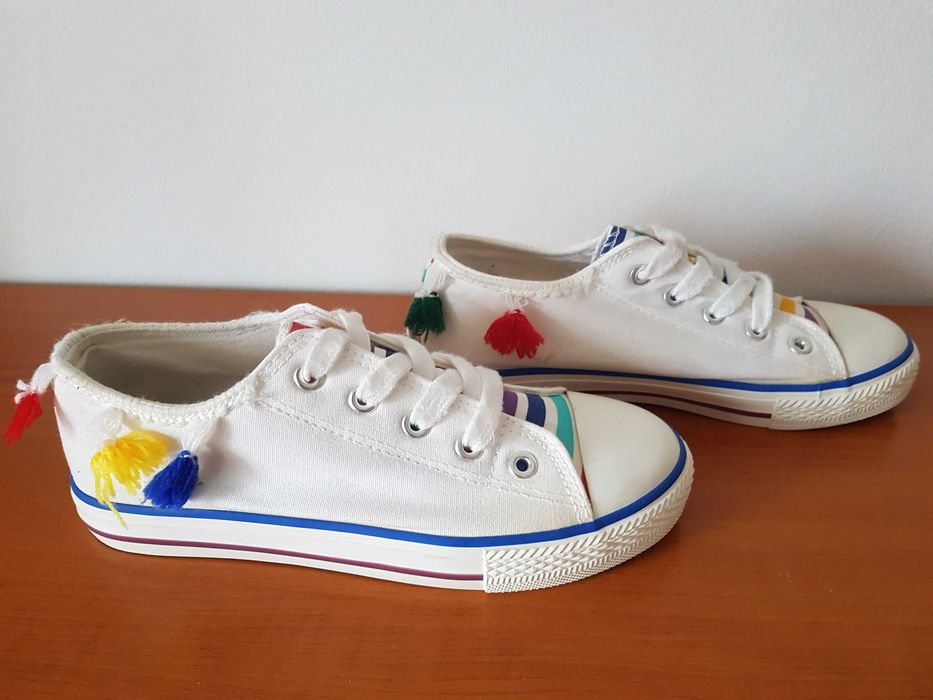 Tenisi NOI albi cu ciucuri Original Marines 34 (22                                    cm)