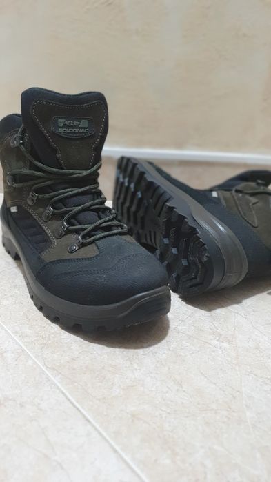 Bocanci de munte-DECATHLON