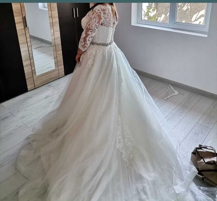 Vand rochie de mireasa