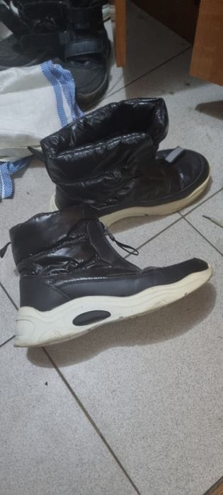 Продам женские ботиночки