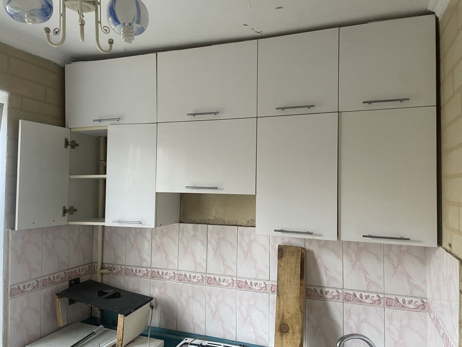 Продам гарнитур кухонный