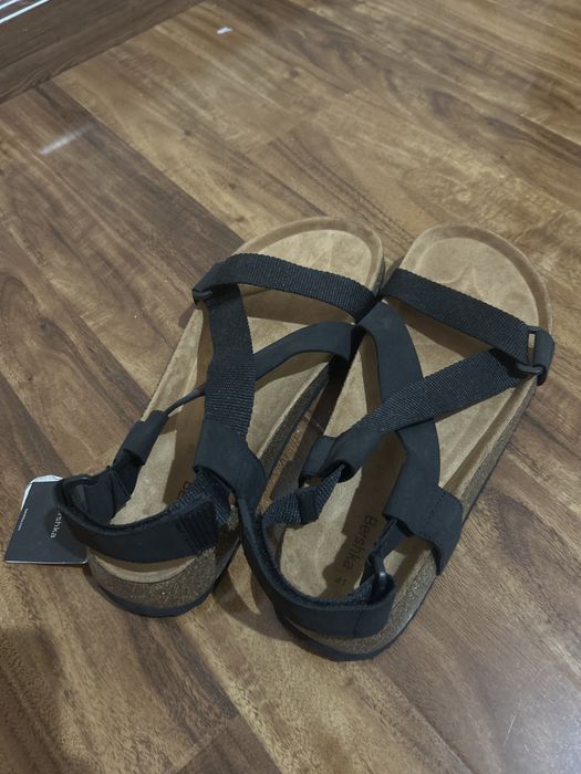 Сандали Bershka