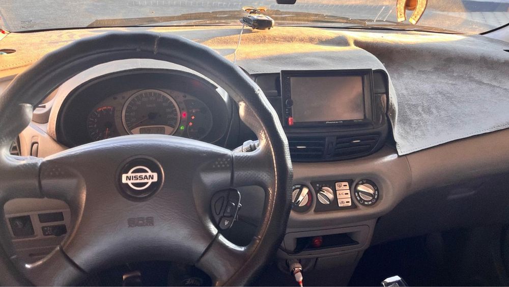 Nissan almera tino