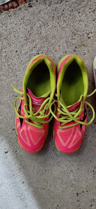 Маратонки Найк и Мезуно