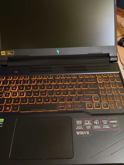 Laptop Gaming ACER Nitro V16, AMD Ryzen 7 8845HS, RTX 4060 8GB, garantie 08.2027