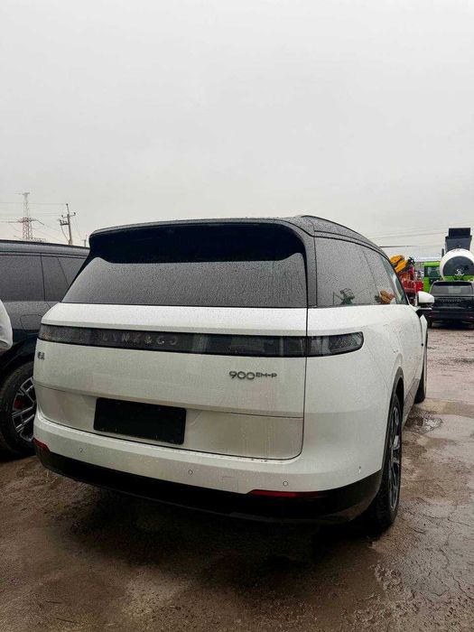 Lynk & Co 900 Ultra qoraga/qora va oqga/apelsin 2026