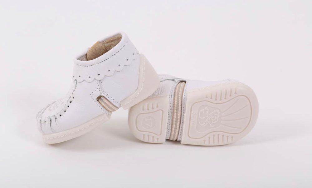 Бебешки зимни буйки – бели