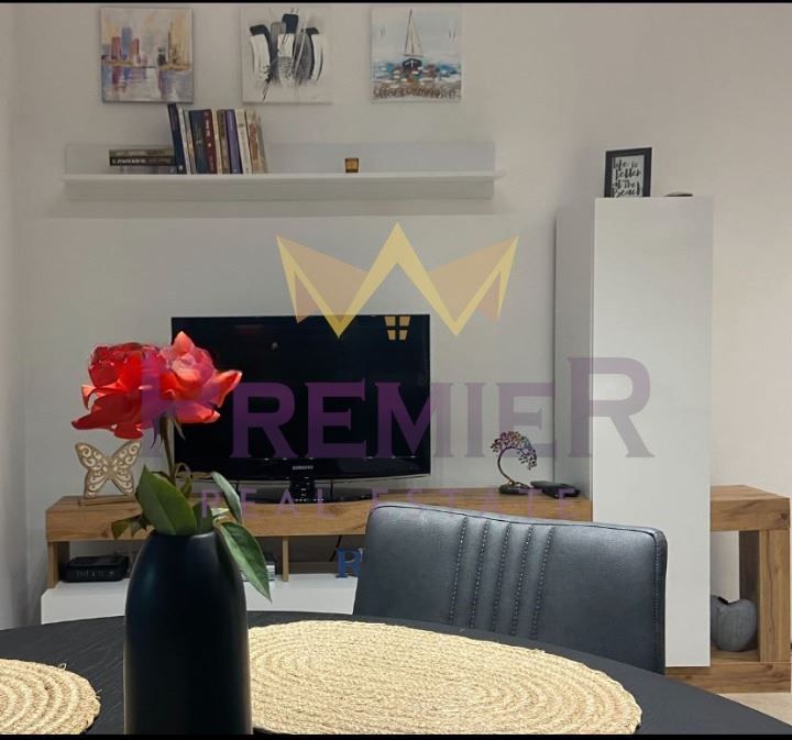 Дава се под наем Тристаен апартамент в Варна, м-т Траката - 89 кв.м за 820 € - Снимка #1