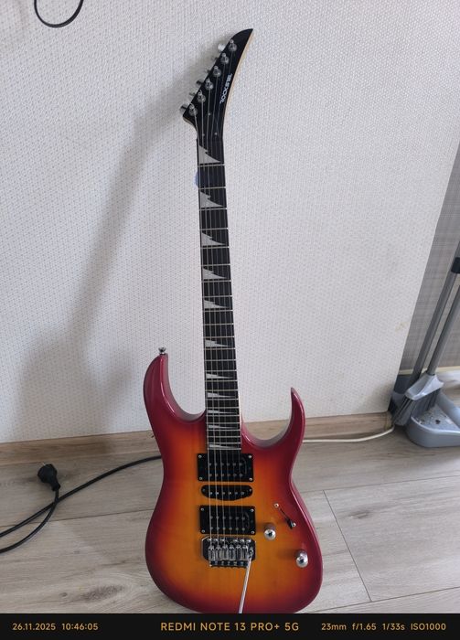 Электрогитара с кабелем