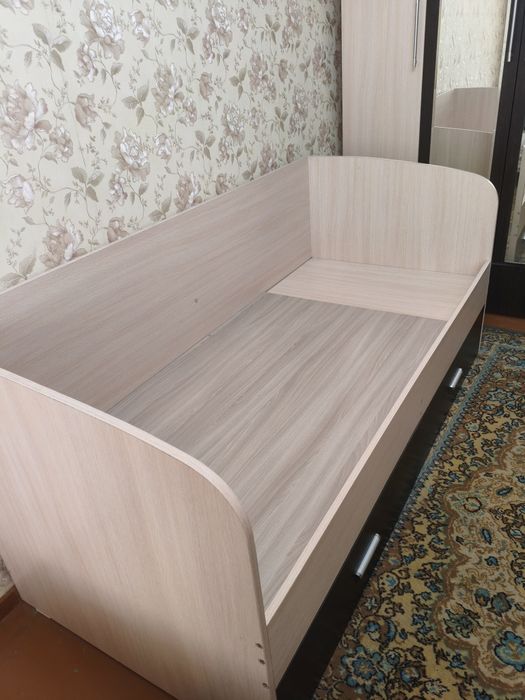 Продам кровать односпальную