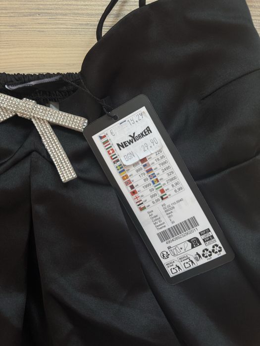 Черен елегантен топ New Yorker с камъчета – нов