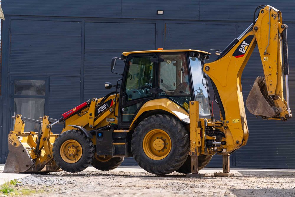 Inchiriere buldoexcavator