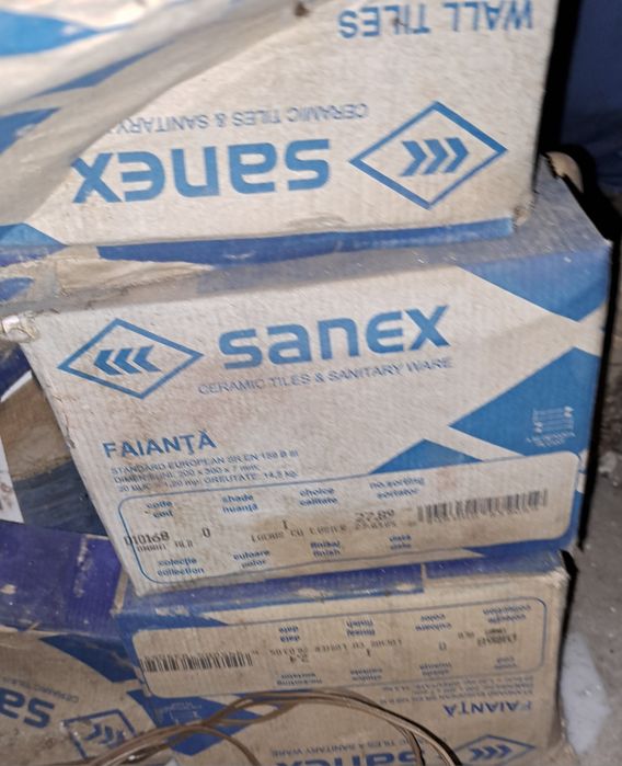 Vand faianta Cesarom si Sanex alba si maro