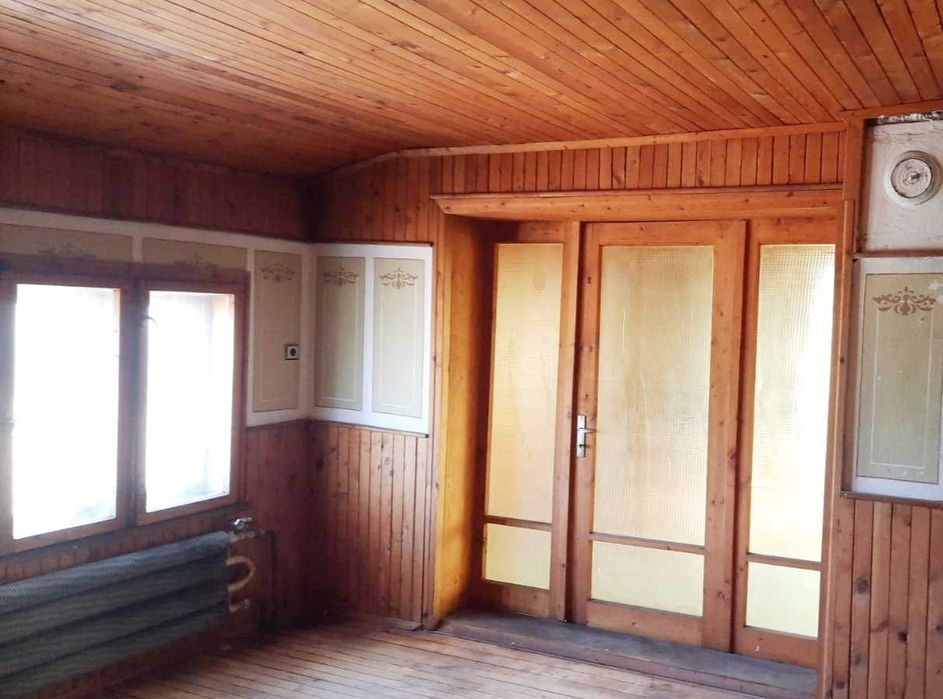 Уютна, триетажна къща от собственик с 4.5 декара двор на 50км от Варна