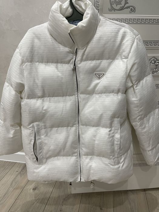 Продам белую куртку!