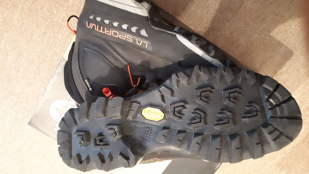 Bocanci trekking damă La Sportiva TX 5 GTX