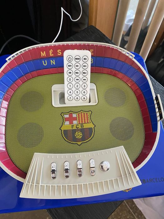 Vand  radio cu ceas,model teren fotbal