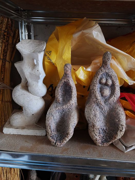 Скулптури малки пластики и графики