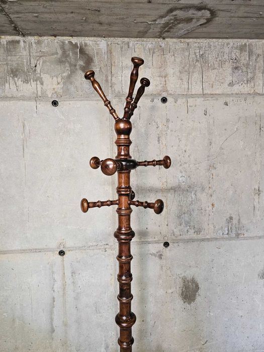 Дървена витрина в стил Чипъндейл