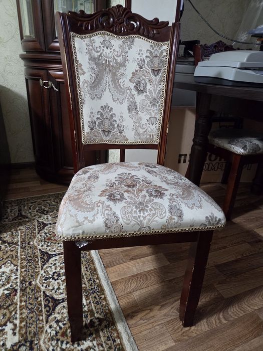 2 стола и 10 стульев