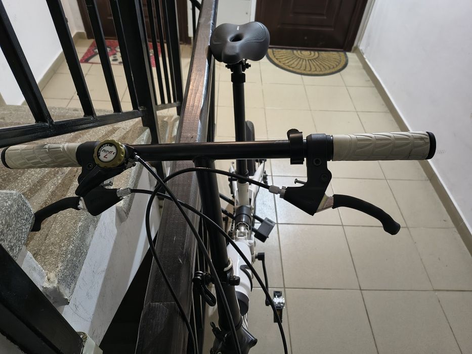 Bicicleta pliabila cu suspensie