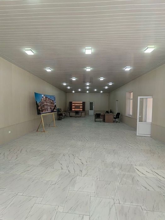 Сдам два этажа : первый и цоколь в центре города 240 кв м