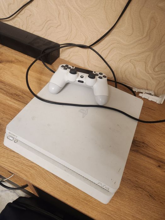 Playstation 4 sotiladi