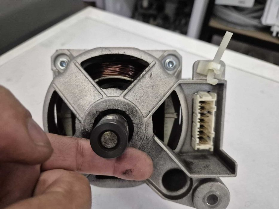 Motor mașina de spalat Whirlpool 7 pini seriile AWOC / R27