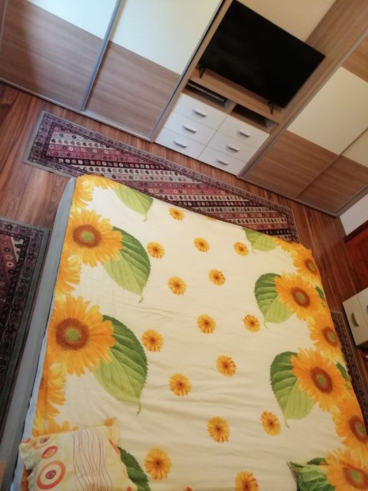 Închiriez casă 3 dormitoare , 3 bai, living ,bucătărie ,dressing!