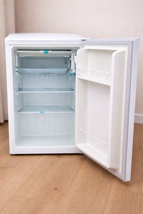 Маленький холодильник