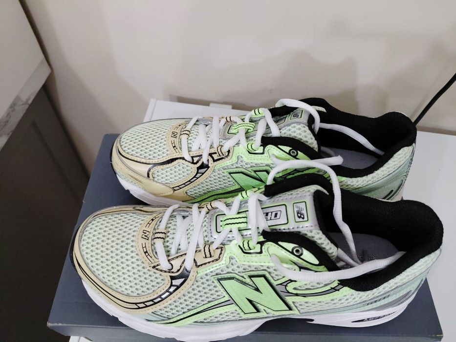 Продам кроссовки New Balance 740