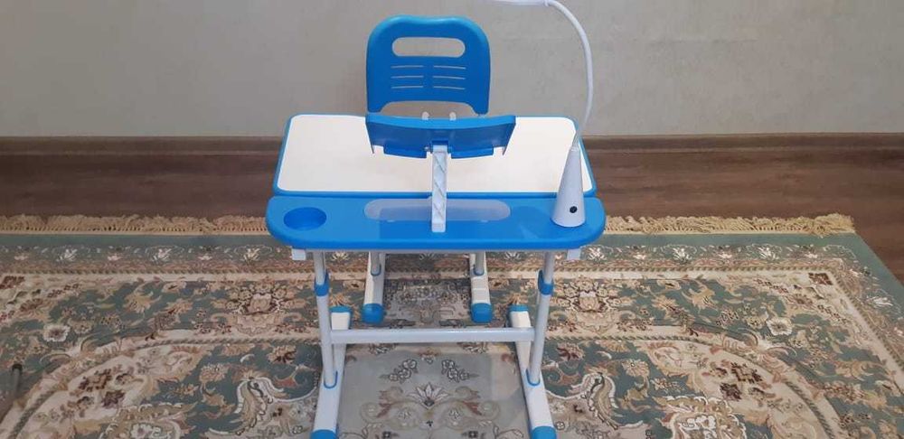 Детский письменный стол со стулом