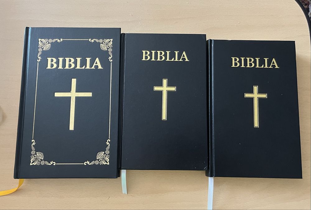 Biblia, 3 bucati, vand/schimb cu una ortodoxa