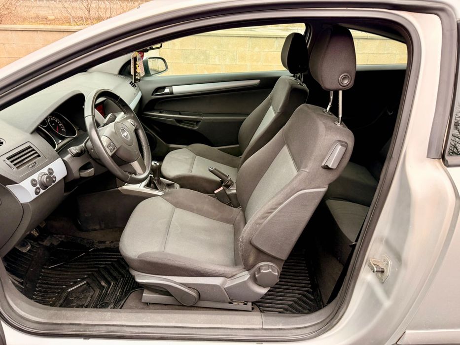 Opel Astra GTC 1.6 benzina