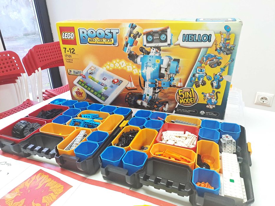 Прекрасен подарък-LEGO® BOOST Креативен инструментариум 17101
